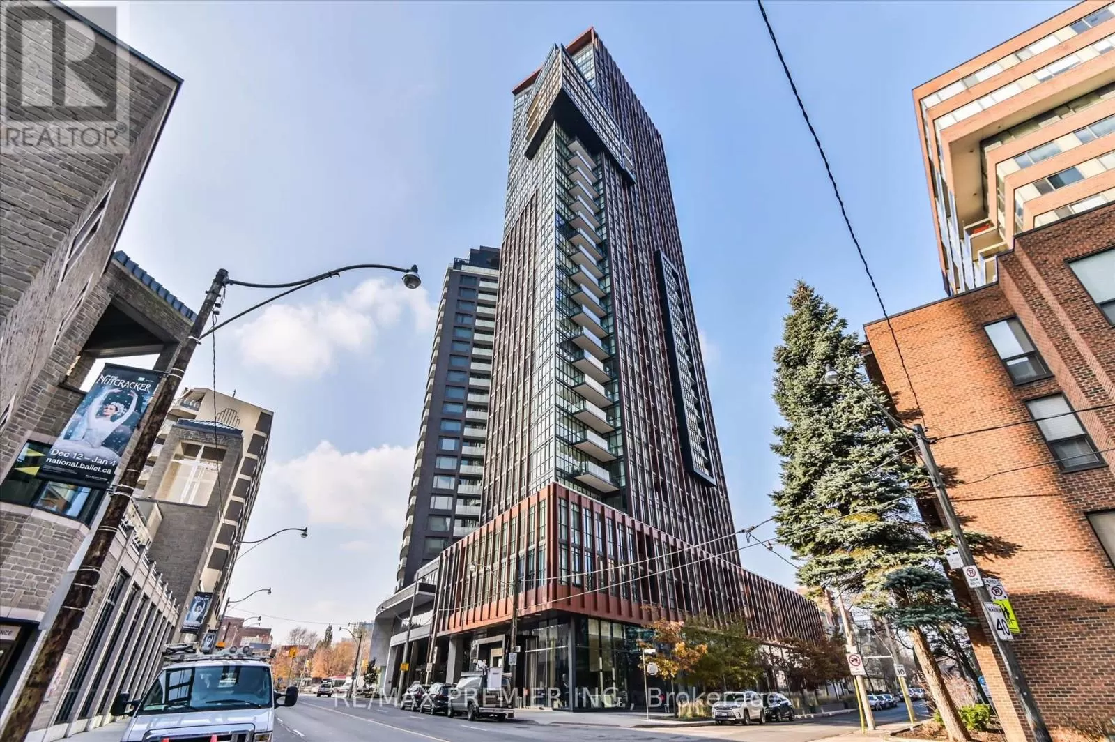 Apartment for rent: 407 - 32 Davenport Road, Toronto, Ontario M5R 1H3