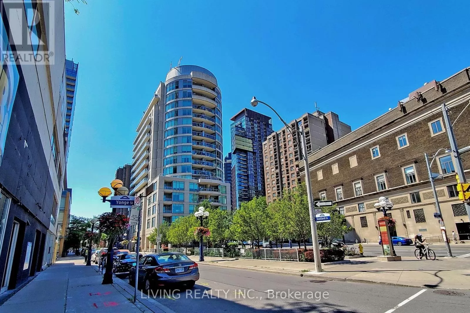 Apartment for rent: 411 - 8 Scollard Street, Toronto, Ontario M5R 1M2