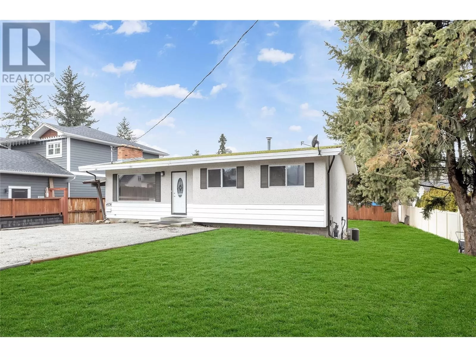 House for rent: 4574 Gordon Drive, Kelowna, British Columbia V1W 1T4