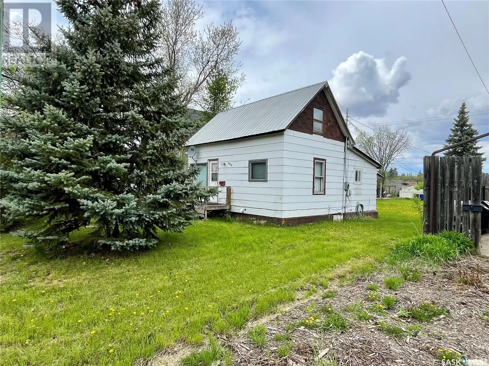 House for rent: 460 Hochelaga Street E, Moose Jaw, Saskatchewan S6H 0P3