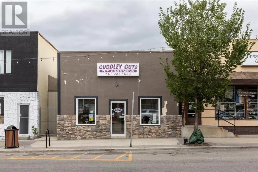 Commercial Mix for rent: 5048 50 Street, Innisfail, Alberta T4G 1S7