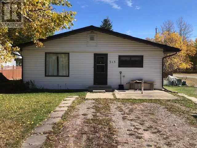 House for rent: 513 Centre Street N, Sundre, Alberta T0M 0A6