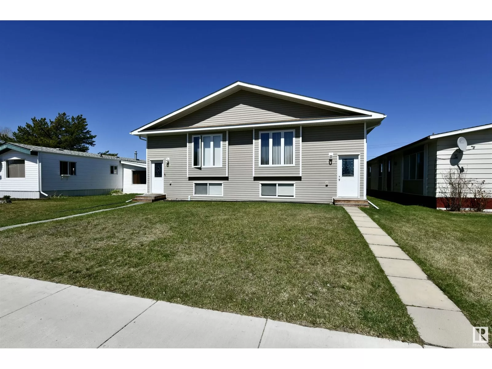 Duplex for rent: 5230 55 Av, St. Paul Town, Alberta T0A 3A1