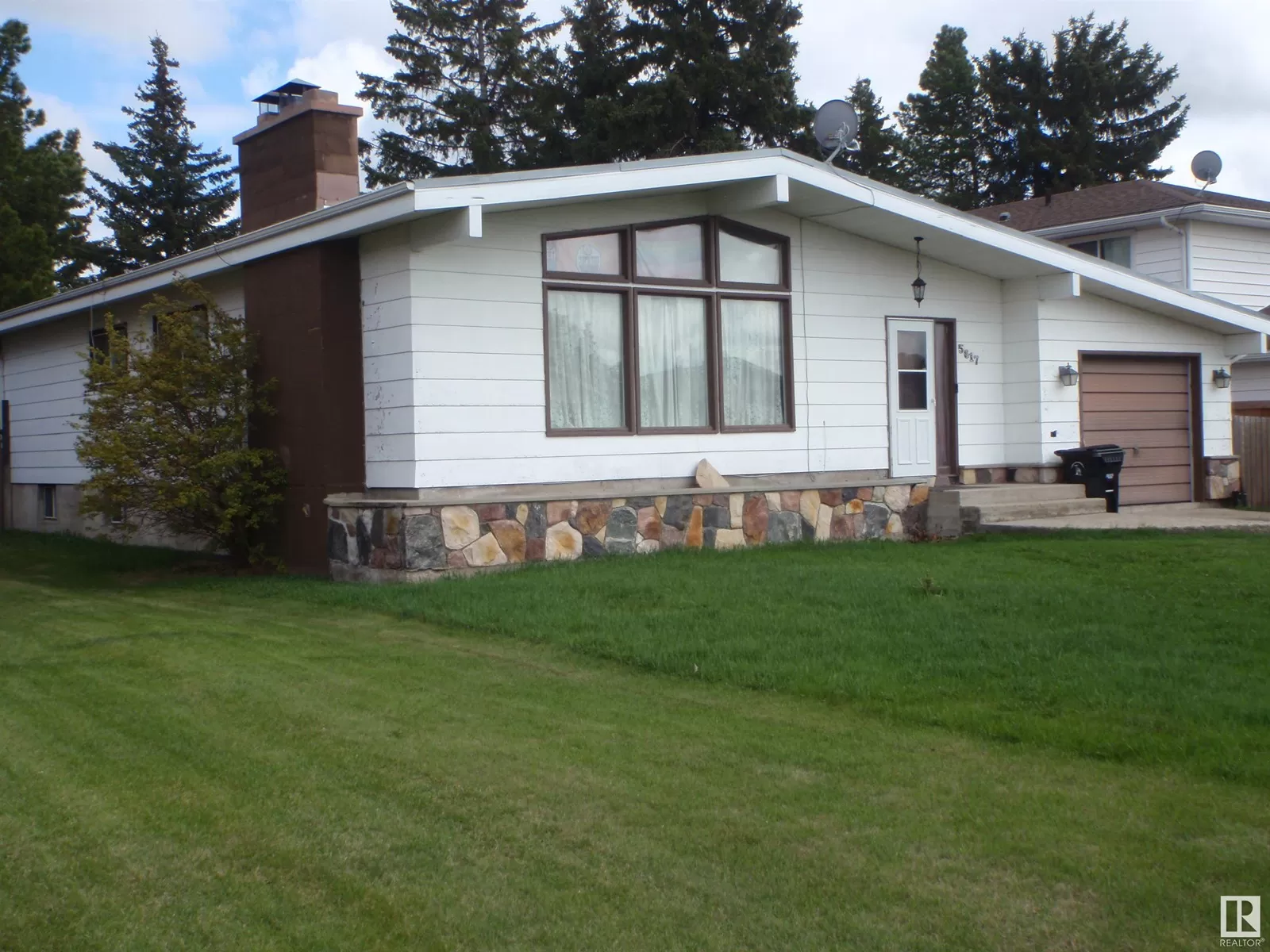 House for rent: 5617 55 St, Barrhead, Alberta T7N 1C7
