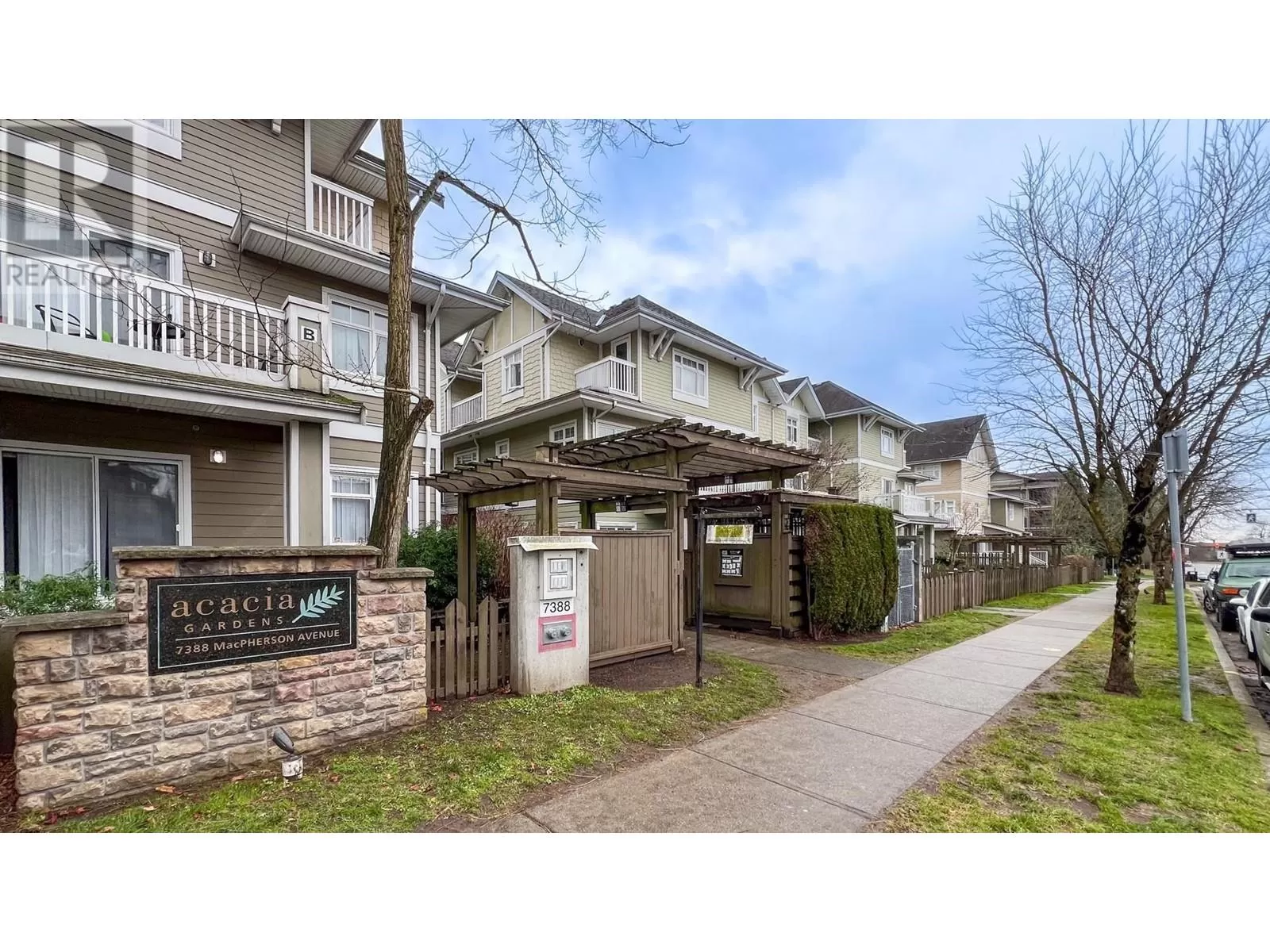 Row / Townhouse for rent: 58 7388 Macpherson Avenue, Burnaby, British Columbia V5J 0A1