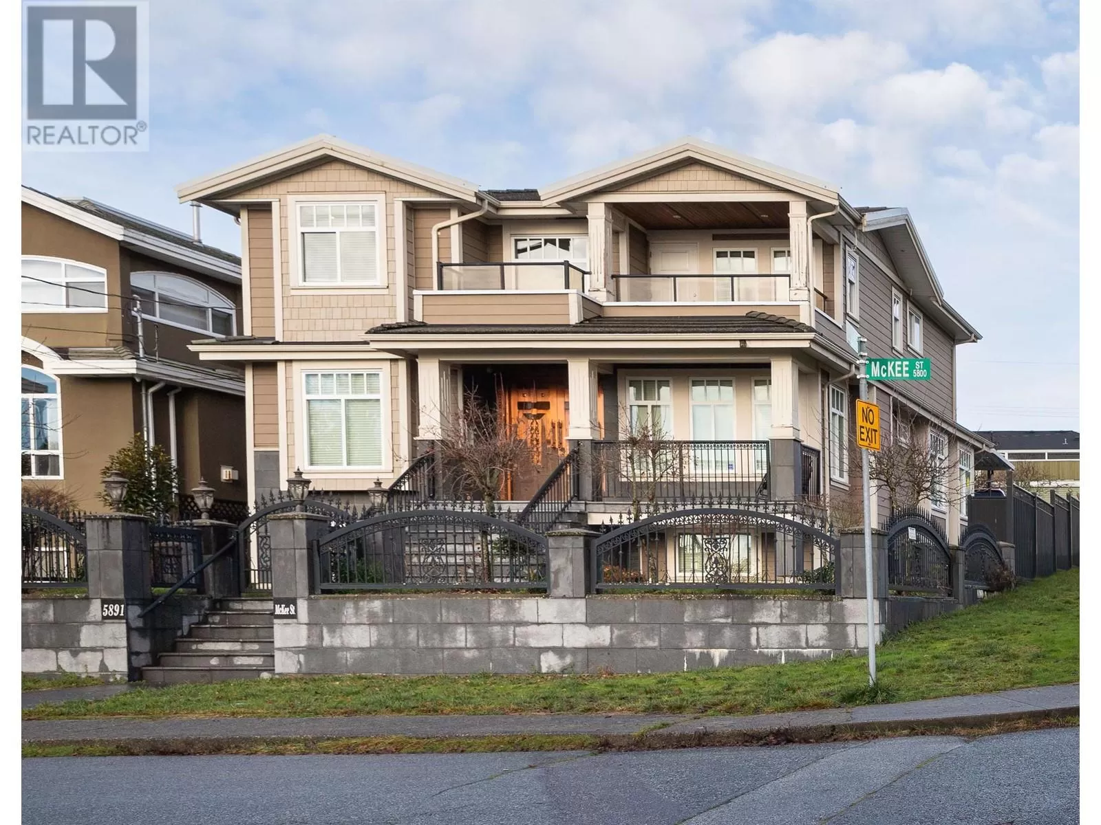 House for rent: 5891 Mckee Street, Burnaby, British Columbia V5J 2V4