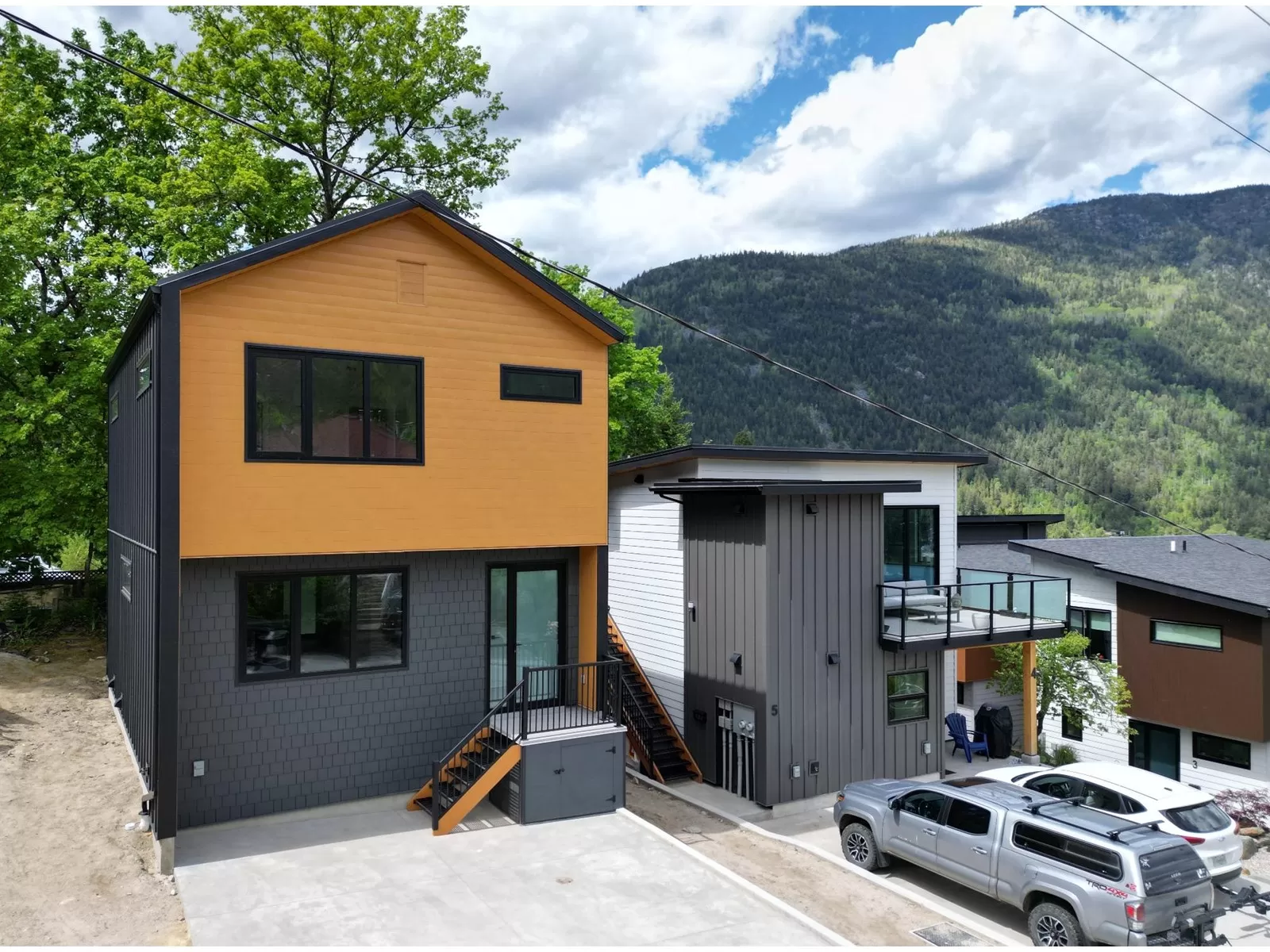 House for rent: 6 - 9 Pine Street, Nelson, British Columbia V1L 2J8