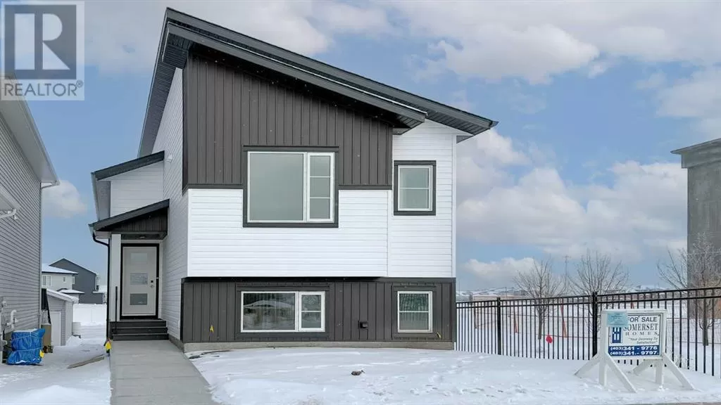 House for rent: 6 Memorial Parkway Sw, Rural Red Deer County, Alberta T4E 3B7