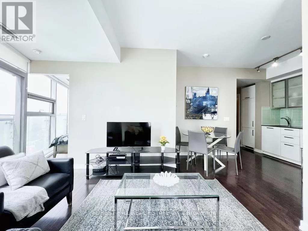 Apartment for rent: 6005 - 14 York Street, Toronto, Ontario M5J 2Z2