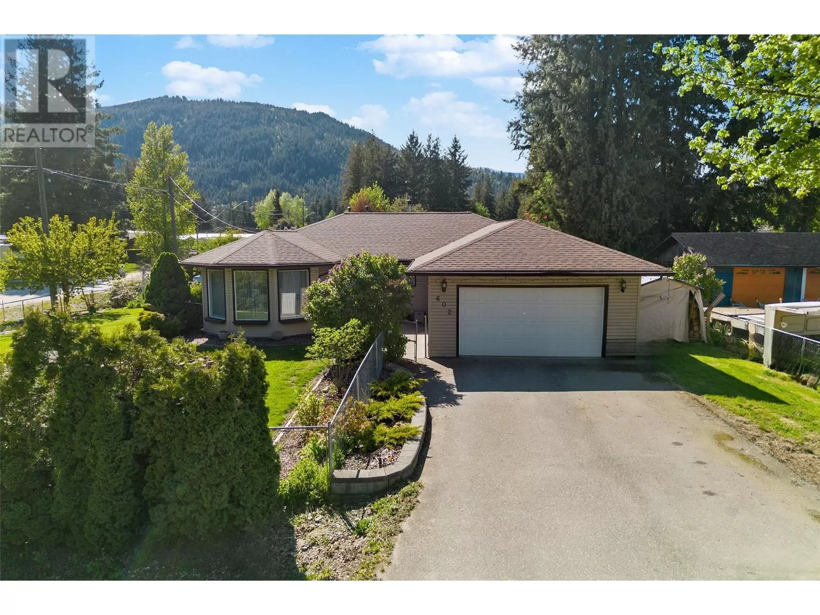 House for rent: 602 Birch Avenue, Sicamous, British Columbia V0E 2V0