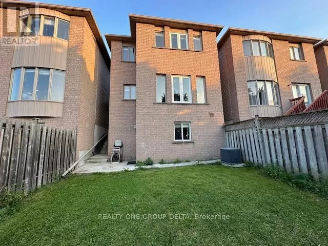 Row / Townhouse for rent: 63d View Green Lower W/o Crescent, Toronto, Ontario M9W 7E1