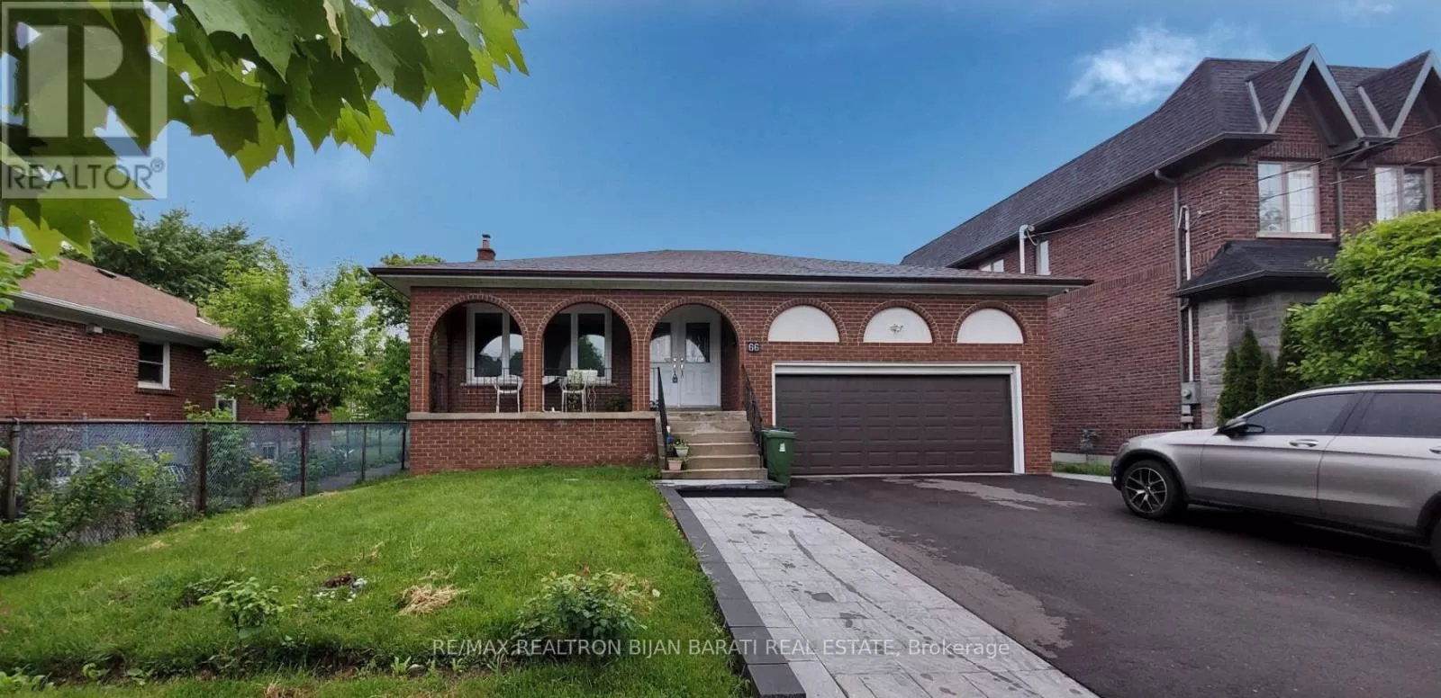 House for rent: 66 Moore Park Avenue, Toronto, Ontario M2M 1M9