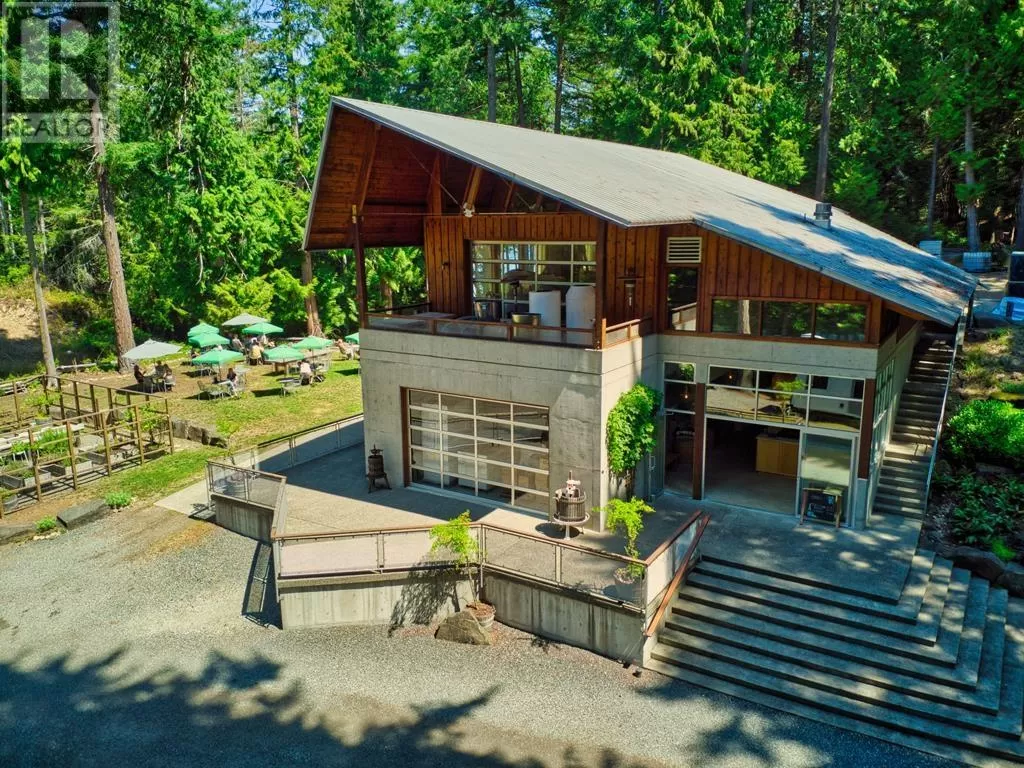 6621 Harbour Hill Drive, Pender Island, British Columbia V0N 2M1