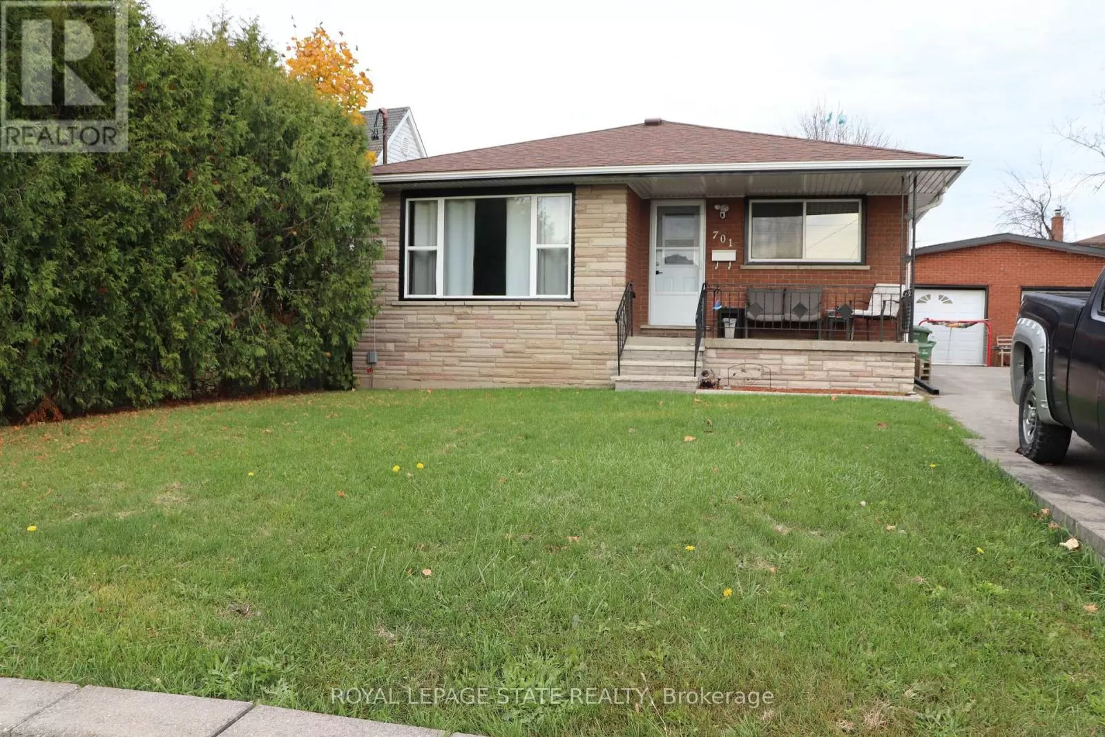 House for rent: 701 Limeridge Road E, Hamilton, Ontario L8W 1A4