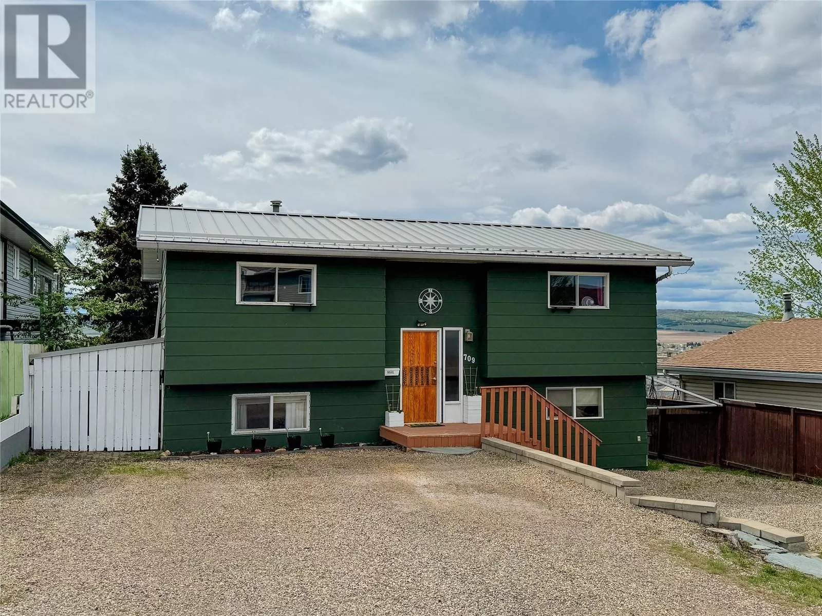 House for rent: 709 99 Avenue, Dawson Creek, British Columbia V1G 1T5