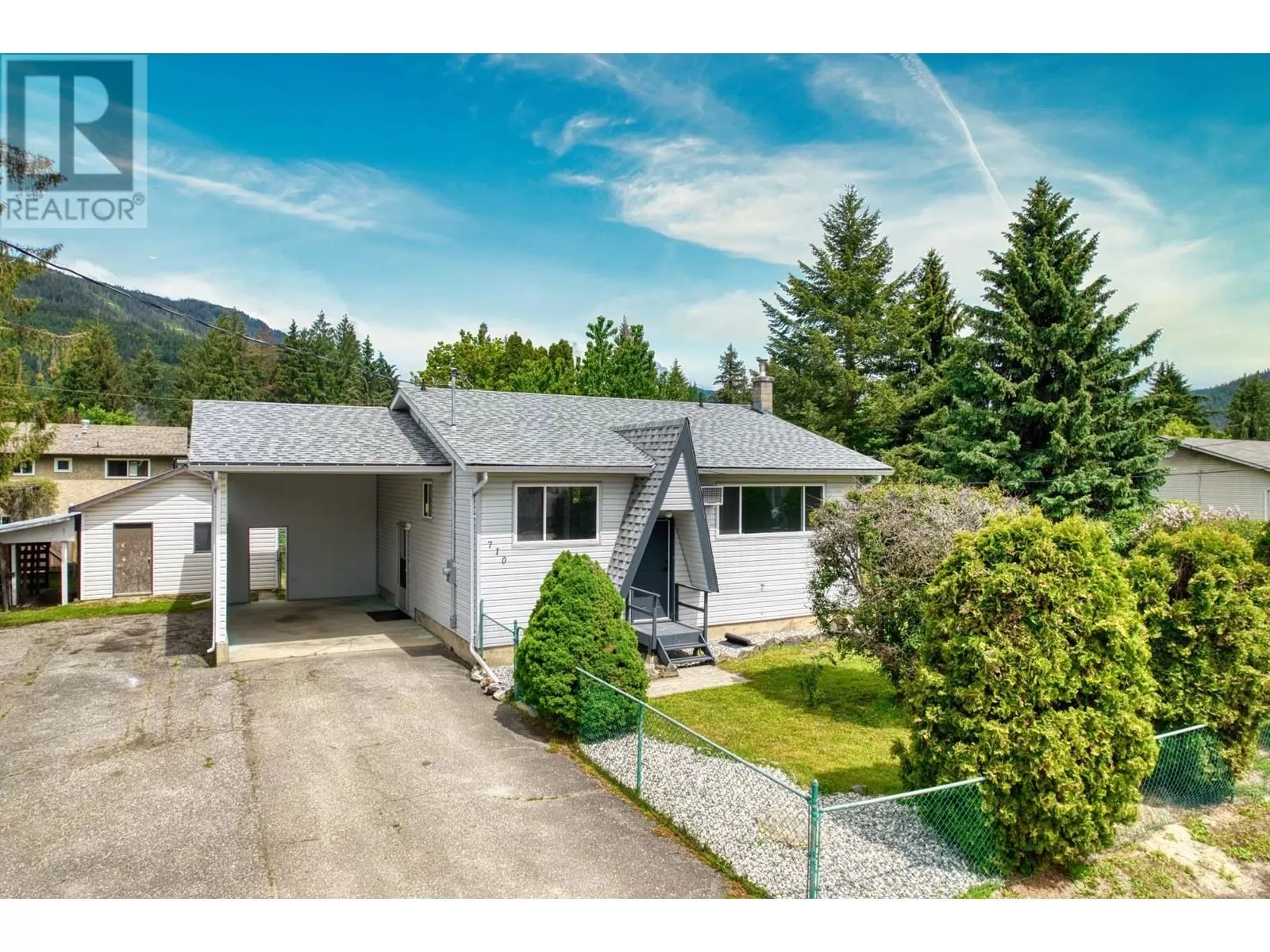 House for rent: 710 Conn Street, Sicamous, British Columbia V0E 2V0