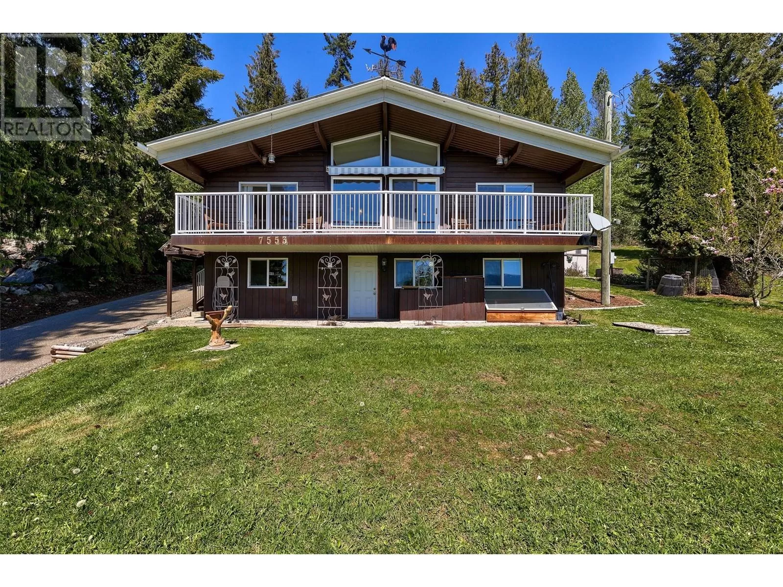 House for rent: 7553 Stampede Trail, Anglemont, British Columbia V0E 1M8