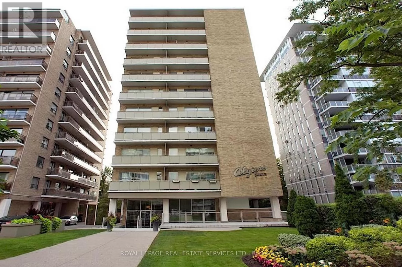 Other for rent: 801 - 565 Avenue Road, Toronto, Ontario M4V 2J9