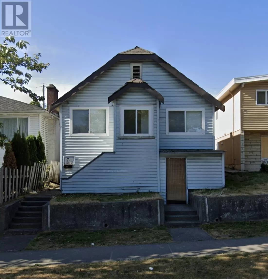 House for rent: 815 Se Marine Drive, Vancouver, British Columbia V5X 2V2