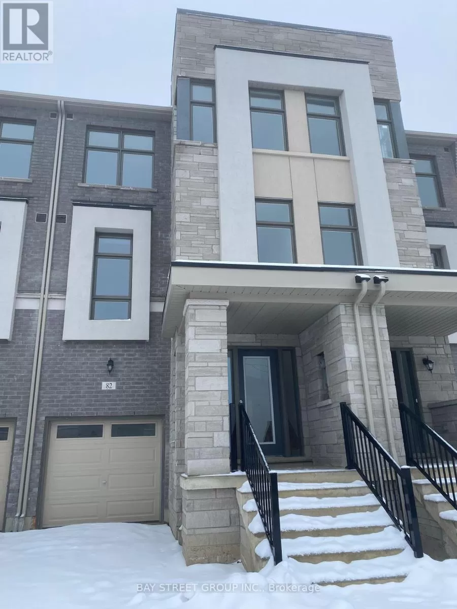 Row / Townhouse for rent: 82 Puisaya Drive N, Richmond Hill, Ontario L4E 1L2