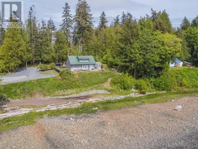 House for rent: 8317 Highway 101, Powell River, British Columbia V8A 0S2