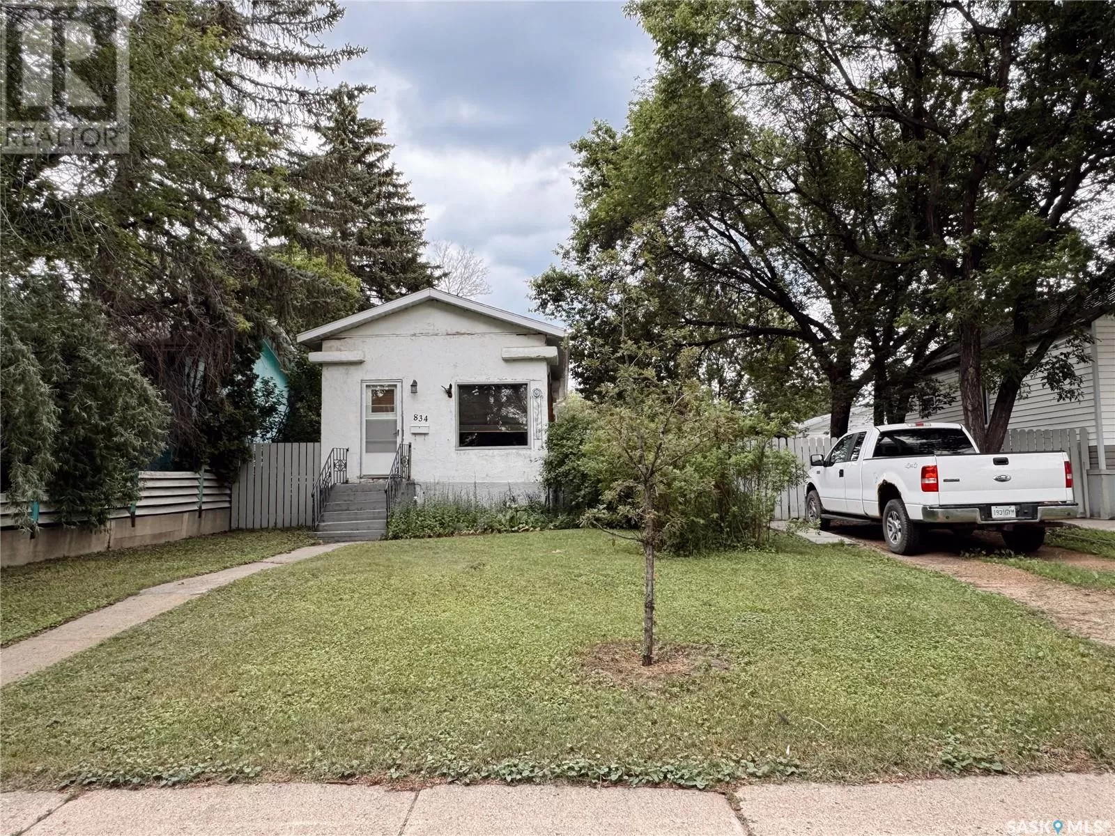 House for rent: 834 L Avenue N, Saskatoon, Saskatchewan S7L 2R4