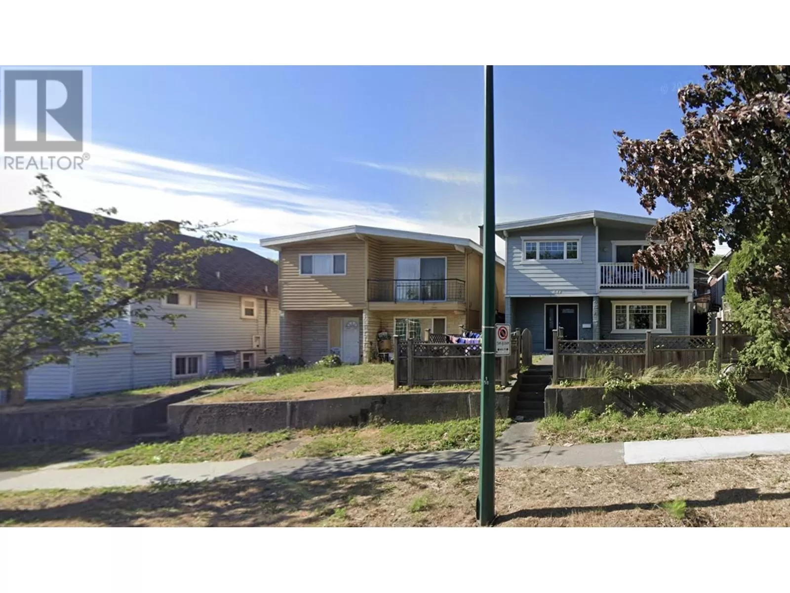 House for rent: 841 Se Marine Drive, Vancouver, British Columbia V5X 2V2