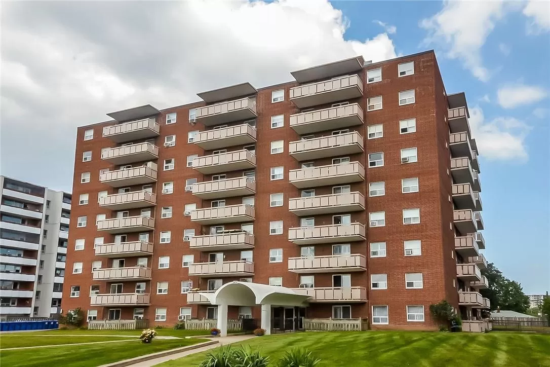 Apartment for rent: 851 Queenston Road|unit #706, Hamilton, Ontario L8G 1B4