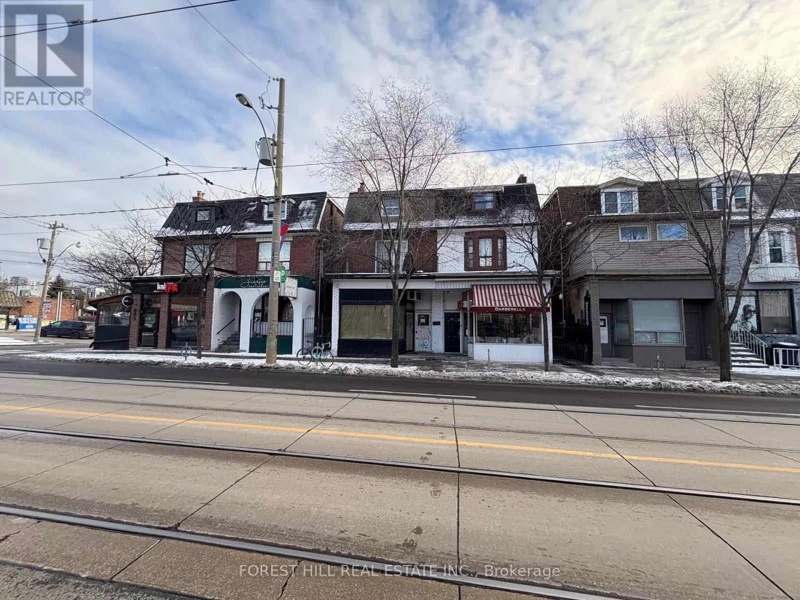 889 Dundas Street W, Toronto, Ontario M6J 1V9