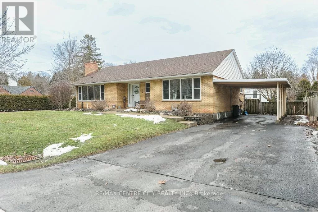 House for rent: 9 Hillcrest Avenue, Central Elgin, Ontario N5P 2J7