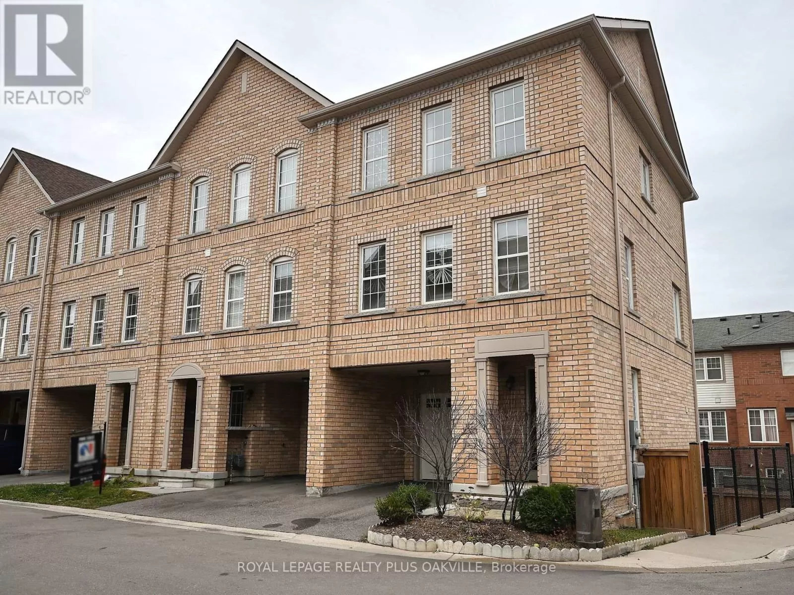 Row / Townhouse for rent: 90 - 2280 Baronwood Drive, Oakville, Ontario L6M 0K4