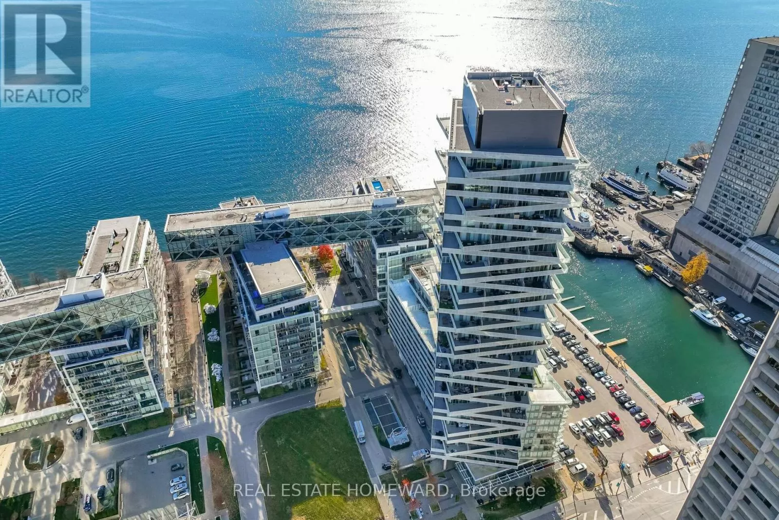 Apartment for rent: 902 - 29 Queens Quay E, Toronto, Ontario M5E 0A4