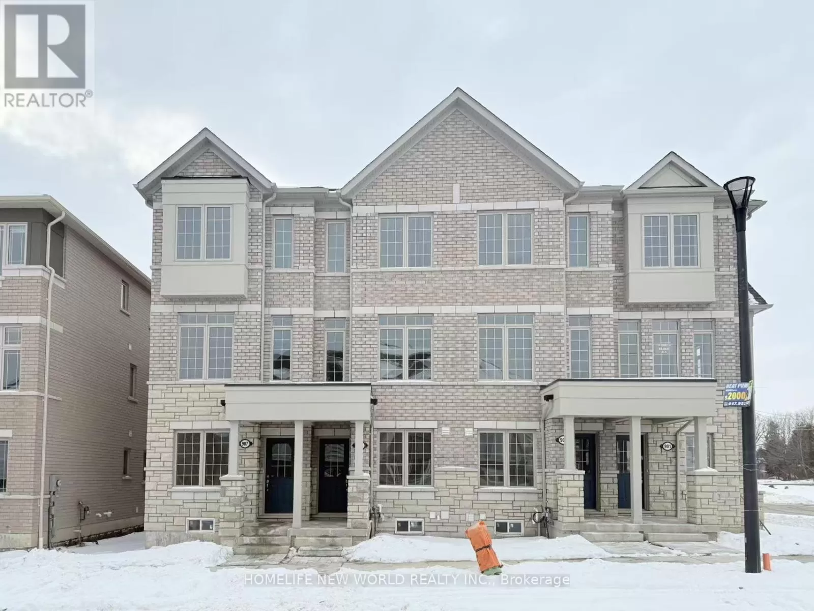 Row / Townhouse for rent: 905 Crowsnest Hollow, Pickering, Ontario L1X 0P3