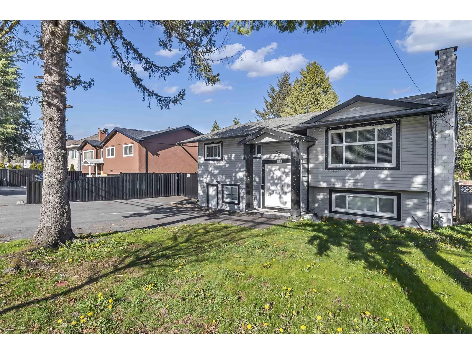 House for rent: 9110 128 Street, Surrey, British Columbia V3V 5M8