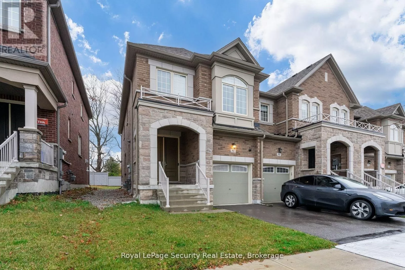 Row / Townhouse for rent: 92 Drizzel Crescent, Richmond Hill, Ontario L4E 2Z1