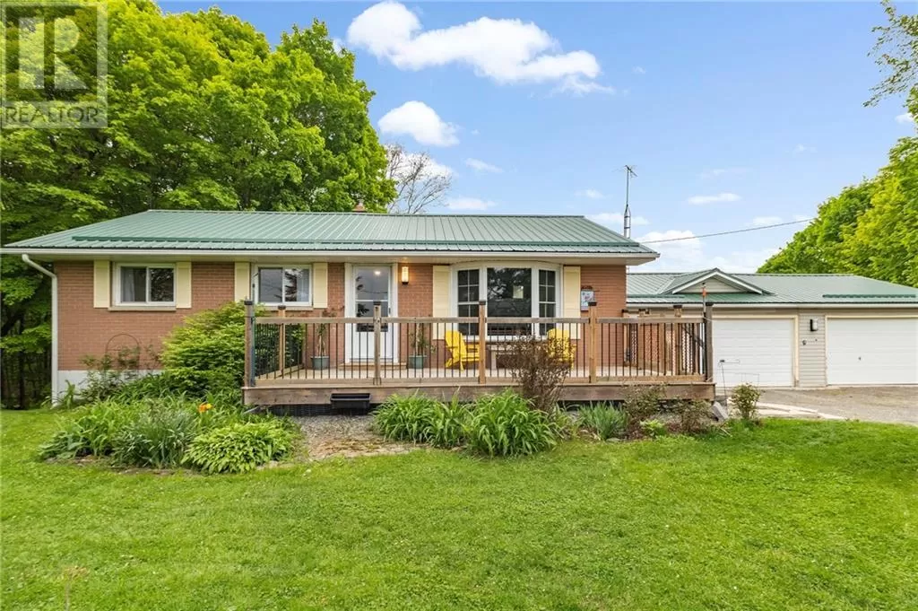 House for rent: 92 Graham Lake Road, Lyn, Ontario K0E 1M0