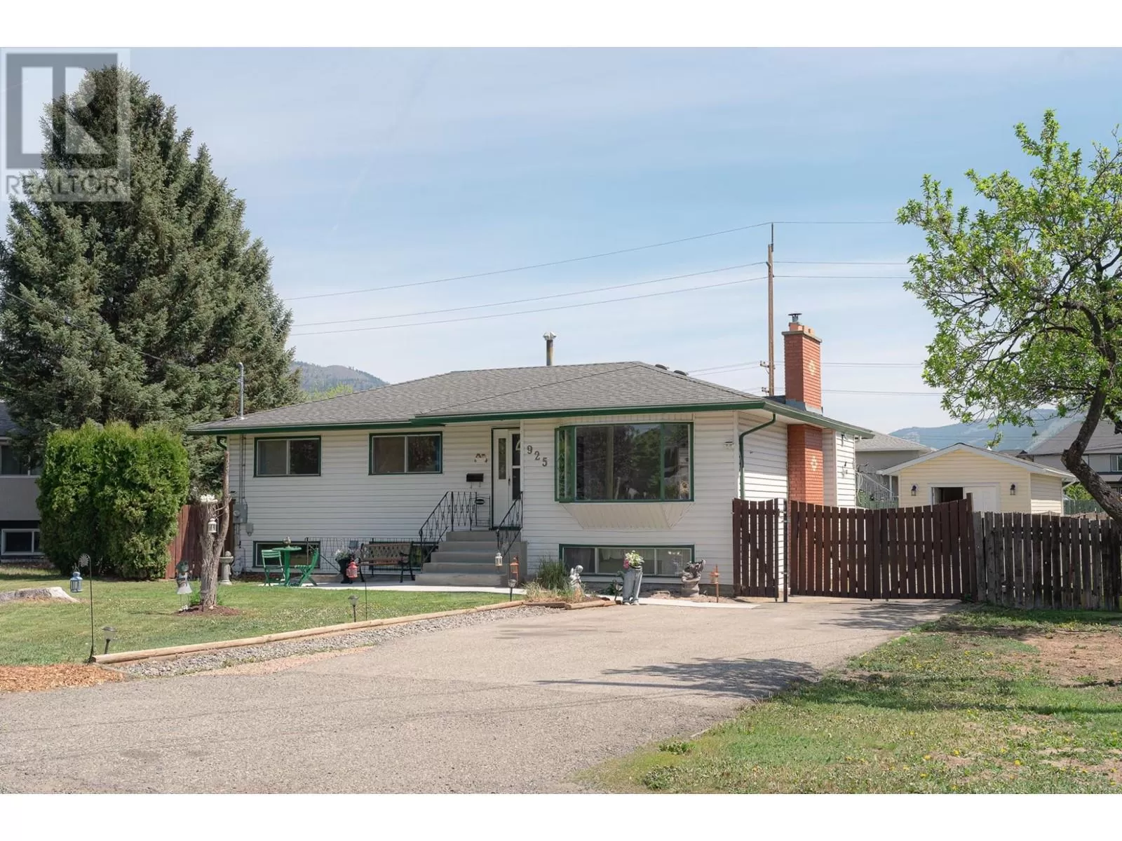 House for rent: 925 Alhambra Drive, Kamloops, British Columbia V2B 4R1