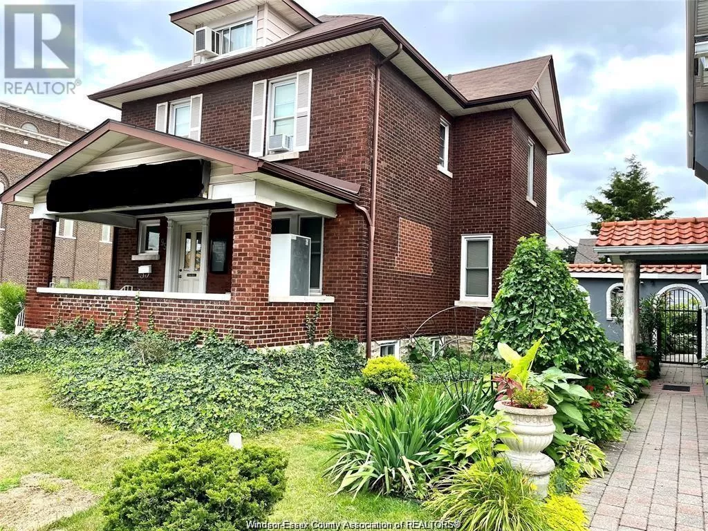 House for rent: 95 Giles Boulevard East, Windsor, Ontario N9A 4B8