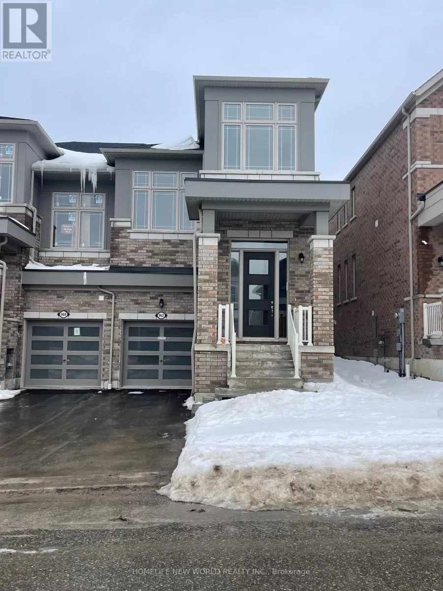 Row / Townhouse for rent: 962 Cormorant Path, Pickering, Ontario L1X 0P5