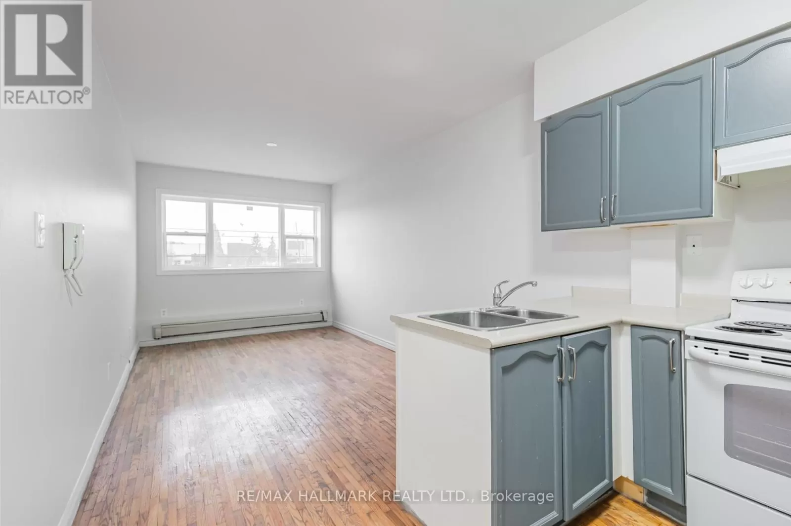 Other for rent: A2 - 2831 Kingston Road, Toronto, Ontario M1M 1N2