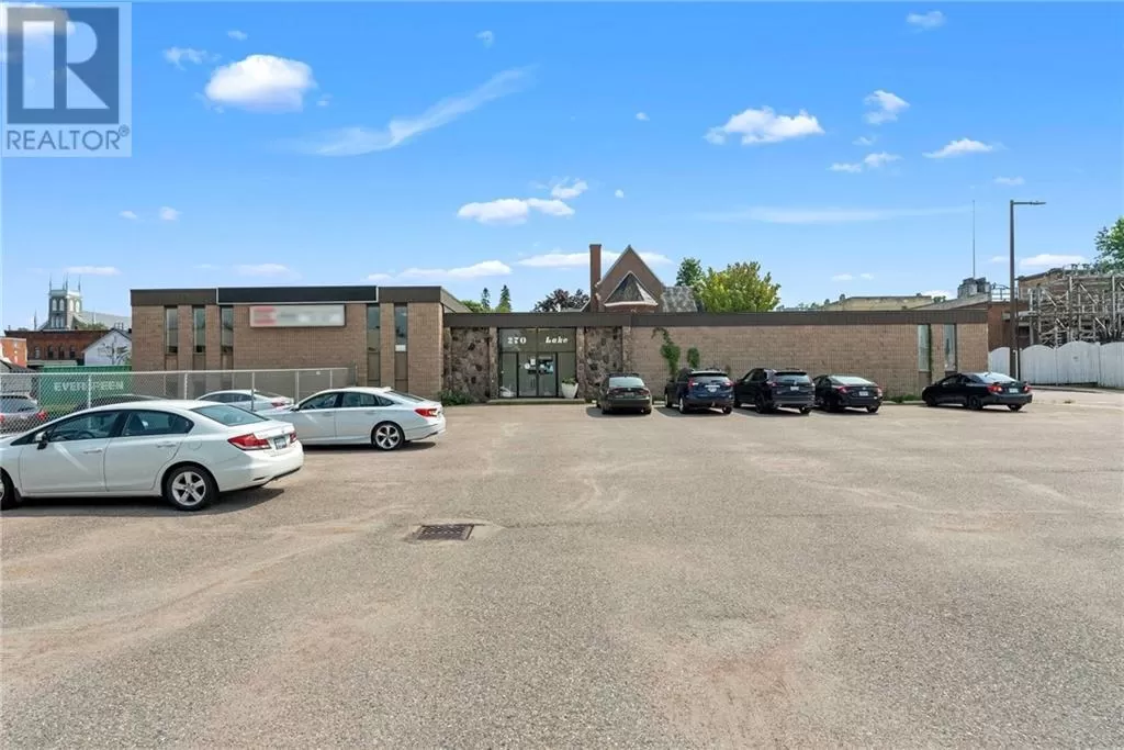 Offices for rent: A,b - 270 Lake Street, Pembroke, Ontario K8A 7Y9