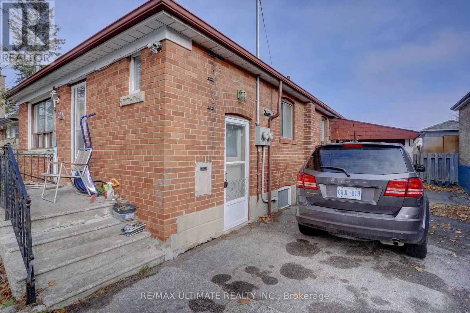 House for rent: Basement - 23 Falmouth Avenue, Toronto, Ontario M1K 4M5