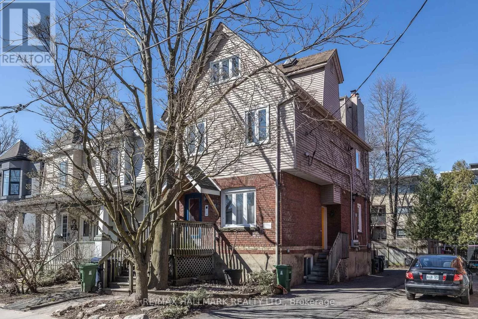 Triplex for rent: Ground - 46 Winnifred Avenue, Toronto, Ontario M4M 2X3