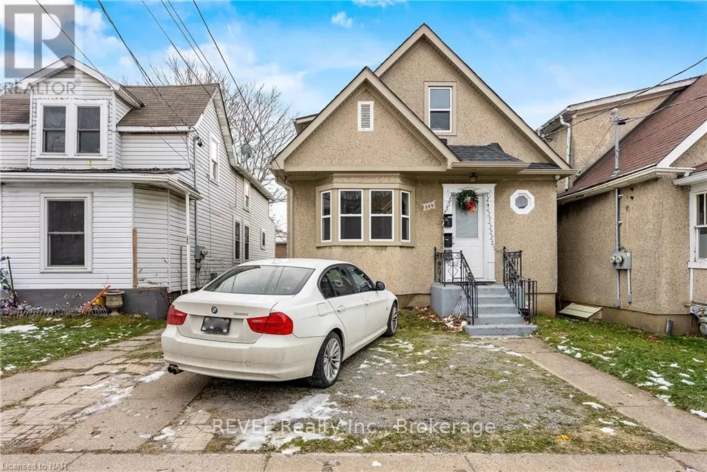 House for rent: Lower - 28 1/2 Division Street, St. Catharines, Ontario L2R 3G2