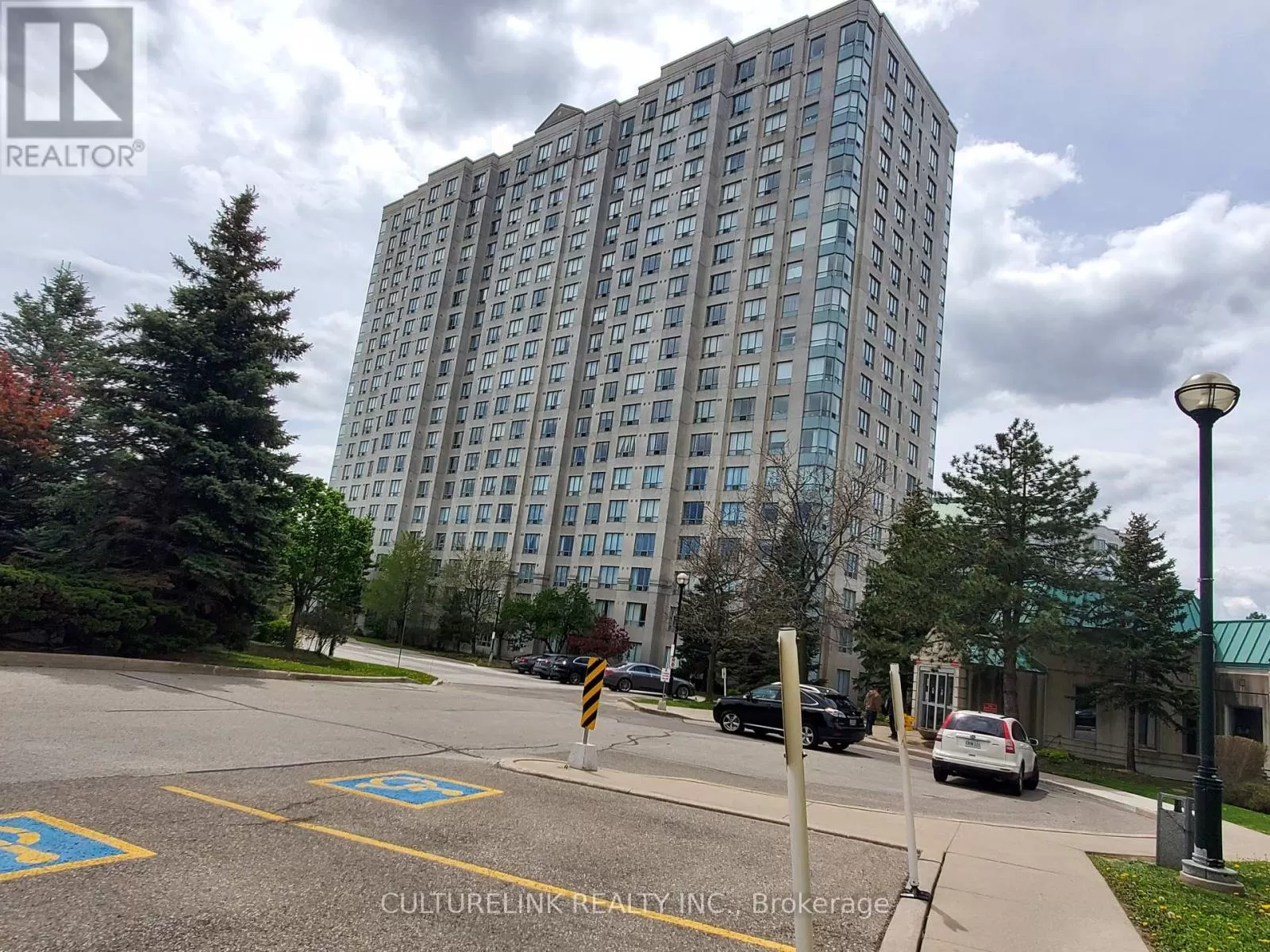 Apartment for rent: Lph19 - 2627 Mccowan Road, Toronto, Ontario M1S 5T1