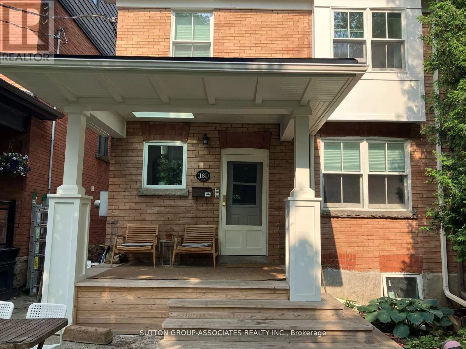 House for rent: Main - 181 Walmer Road, Toronto, Ontario M5R 2X8