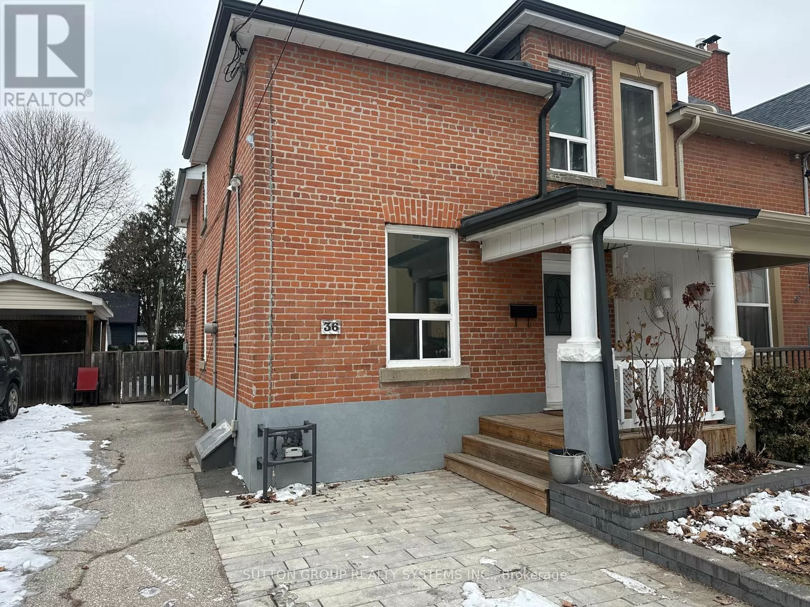 House for rent: Main - 36 Dennis Avenue N, Toronto, Ontario M6N 2T6