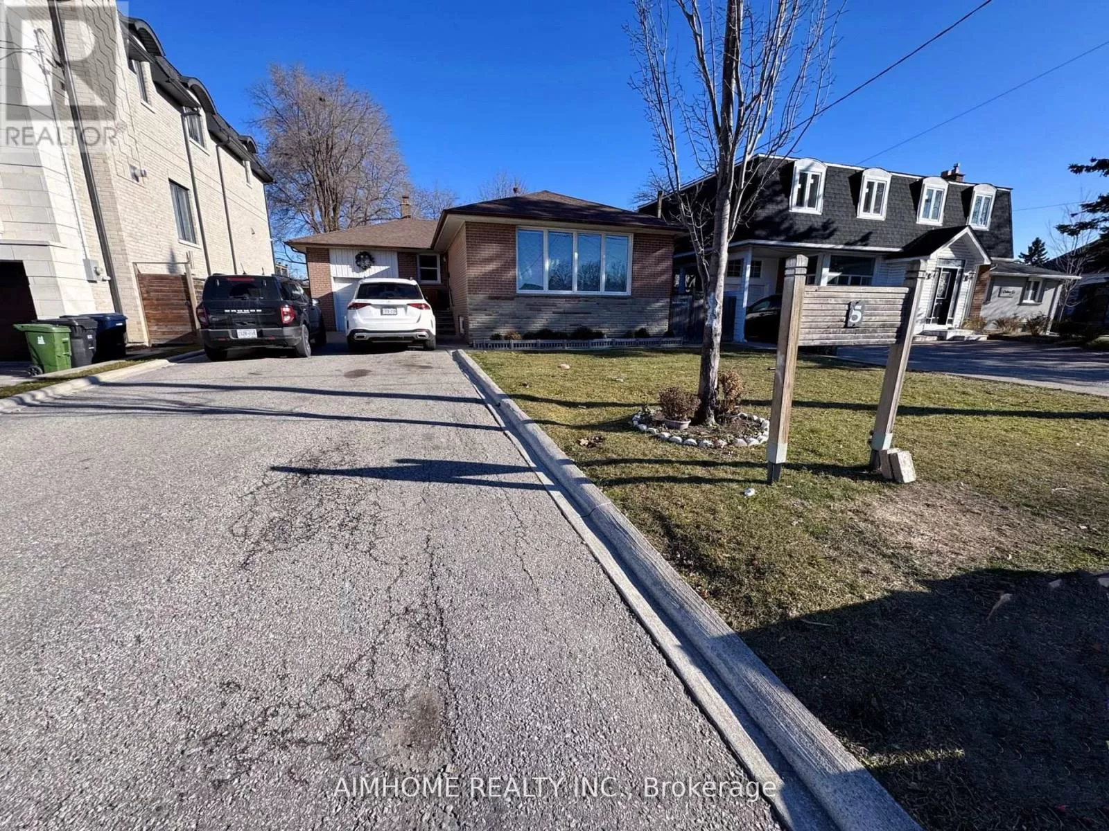 House for rent: (main) - 5 Cloebury Court, Toronto, Ontario M2R 1V7