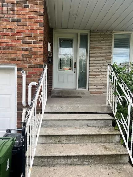 House for rent: Main - 566 Pharmacy Avenue, Toronto, Ontario M1L 3G9