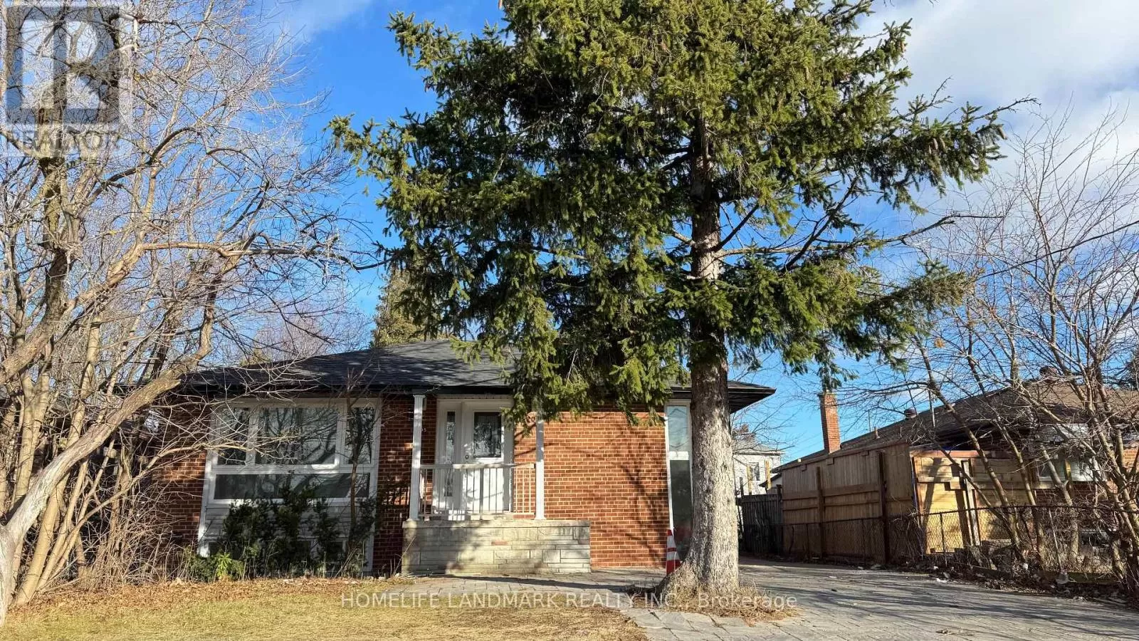 House for rent: (main) - 95 Sussex Avenue, Richmond Hill, Ontario L4C 2E8